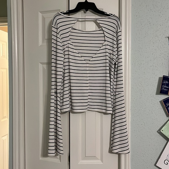 Women’s Hollister Bell Striped Bell Sleeve top with open back - Picture 2 of 3